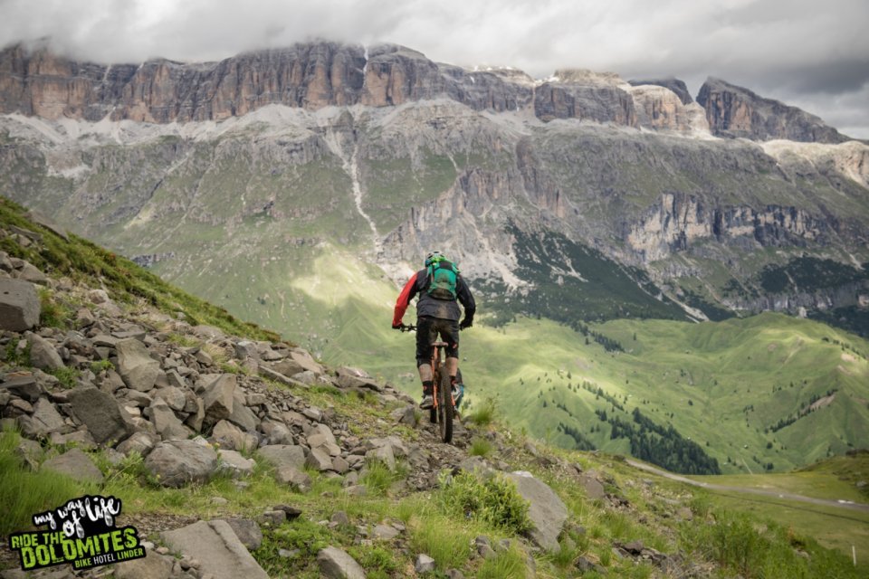 Bei der Aussicht fällt es schwer auf den Trail zu achten.