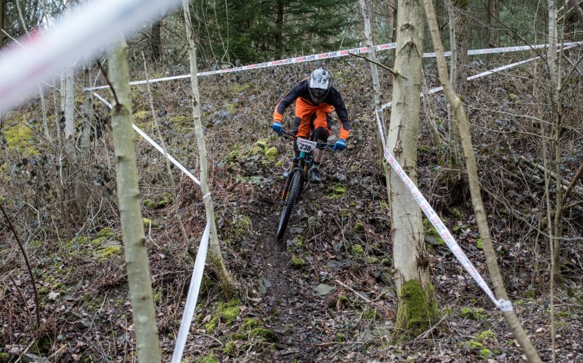 Die bike-components Mitarbeiter beim Superplastik Enduro Cup Rennen in Esneux , Belgien