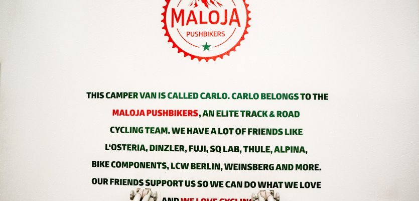 Das Projekt Maloja Pushbikers kurz erklärt. Carlo heißt der Van der Pushbikers