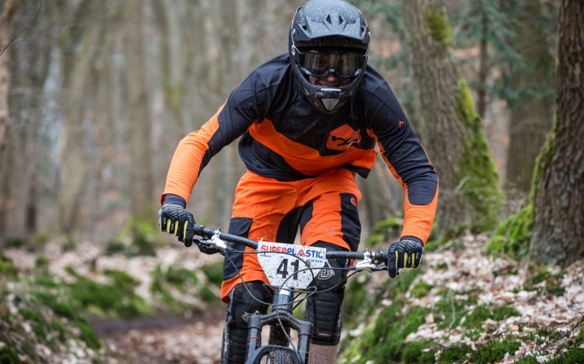 Die bike-components Mitarbeiter beim Superplastik Enduro Cup Rennen in Esneux, Belgien