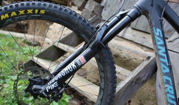 The 2018 RockShox Pike RCT3 DebonAir Boost 27.5 suspension fork.