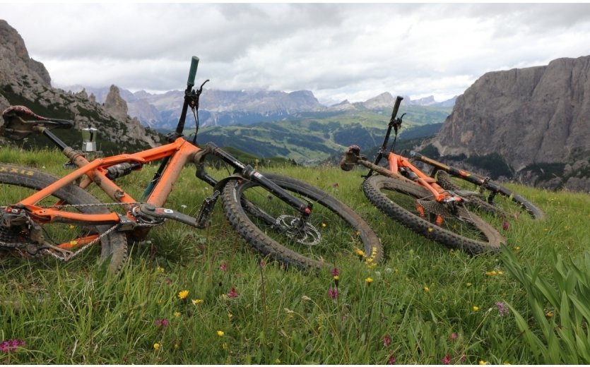 Auch nach über 10.000 Tiefenmetern in den Dolomiten noch sicher an seinem Platz.