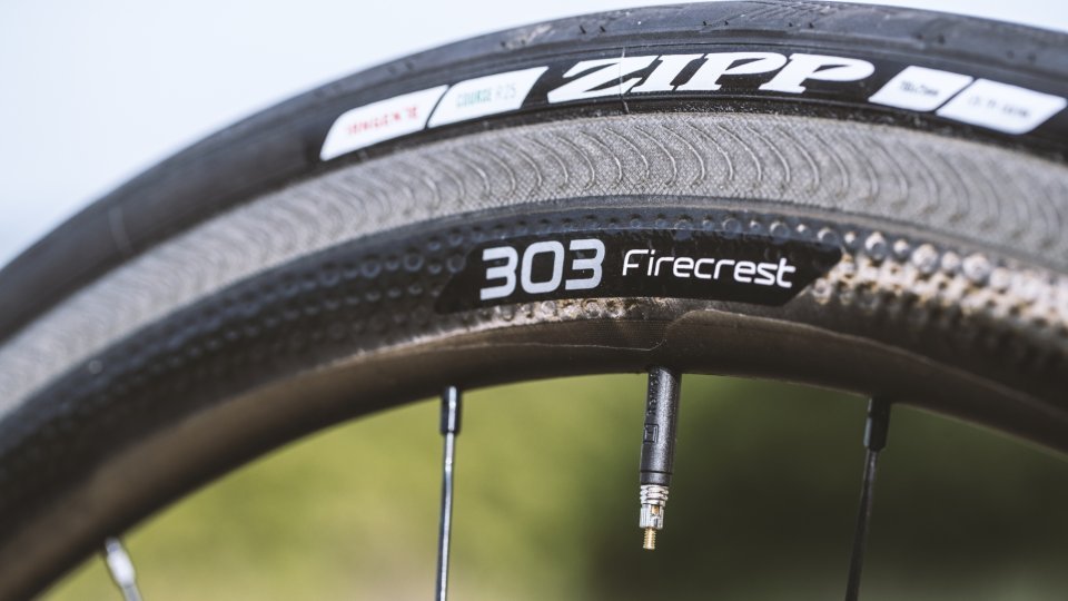 Die neuen Zipp 303 Firecrest Carbon-Laufräder.