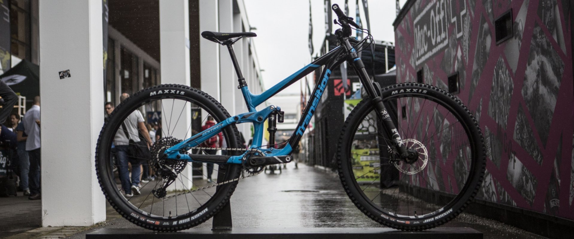The all new Sentinel on 29er wheels. The Transition guys from south of the (Canadian) border put a nice rig together.