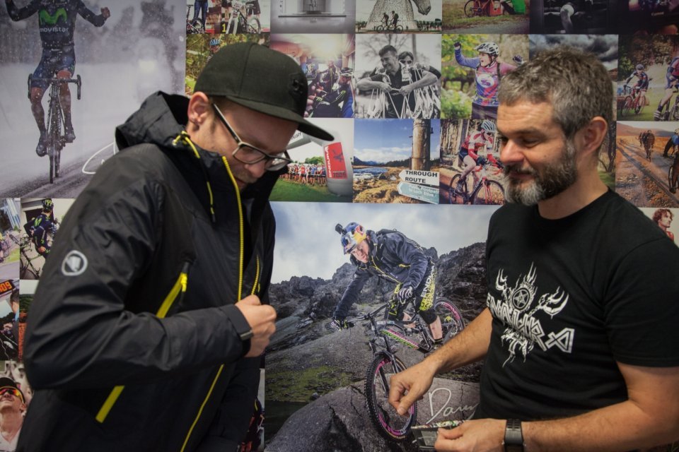 Stefan trying on the Endura MT500 jacket for our ride.