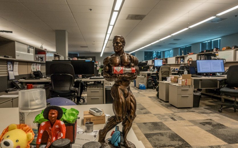 Statue mit Tabasco, eine etwas andere Schreibtisch-Deko