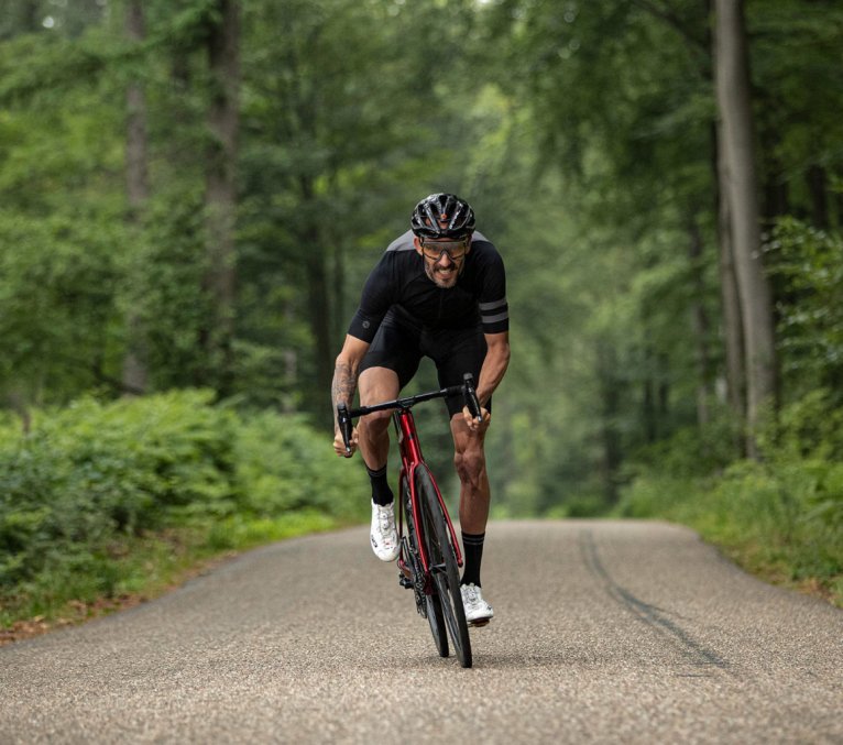 Stefan, du service clientèle de bc, sprinte sur son Factor One. 