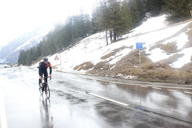 Stefan im Regen am Col Du Pillon.