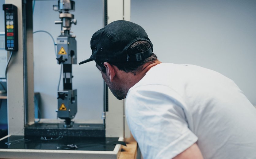 Pictured is a machine for testing the tensile strength of welded seams.