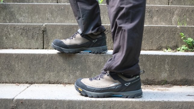 Der Shimano SH-XM7 Schuh ist auch zum Wandern bequem.