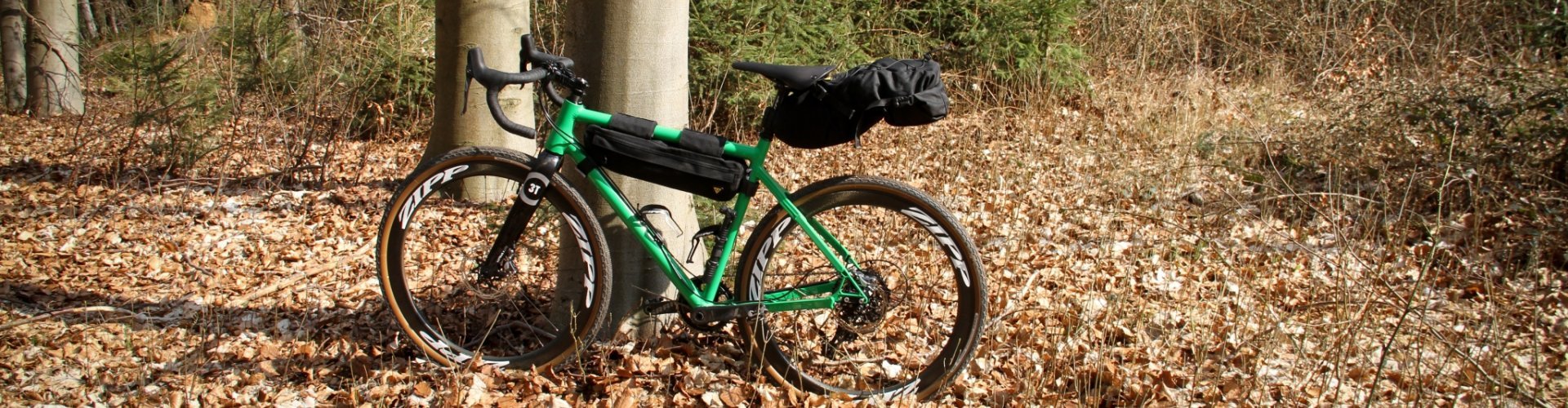 Die Montage der Topeak MidLoader und BackLoader Taschen ist einfach und schnell. Innerhalb 5 Minuten sind beide Taschen am Fahrrad angebracht.