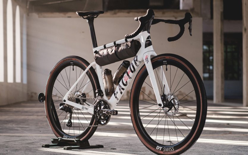 Nous avons fait gagner le vélo de gravel de course haut de gamme FACTOR OSTRO Gravel lors du Grinduro 2024 à Hellenthal.