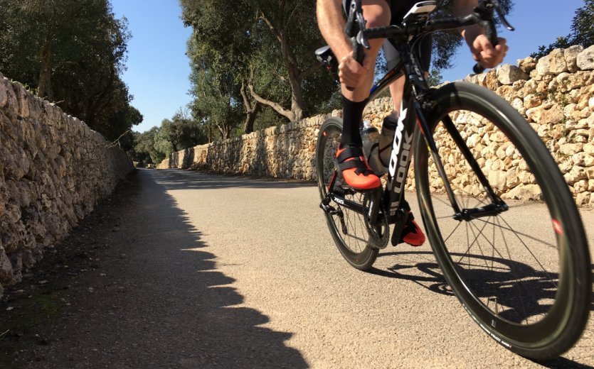 Fizik Tempo R5 Powerstrap Mallorca Allee Mauer Training Rennrad