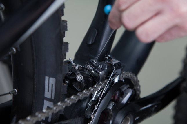 How To Adjust the Front Derailleur on a Mountain Bike bike components