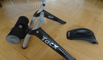 Vergleich: Tacx Bushido Smart vs. Elite Qubo Power Mag Smart