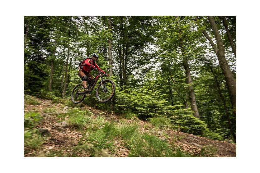 Teilnehmer Teste die Besten auf dem Trail beim Sprung in Bischofsmais