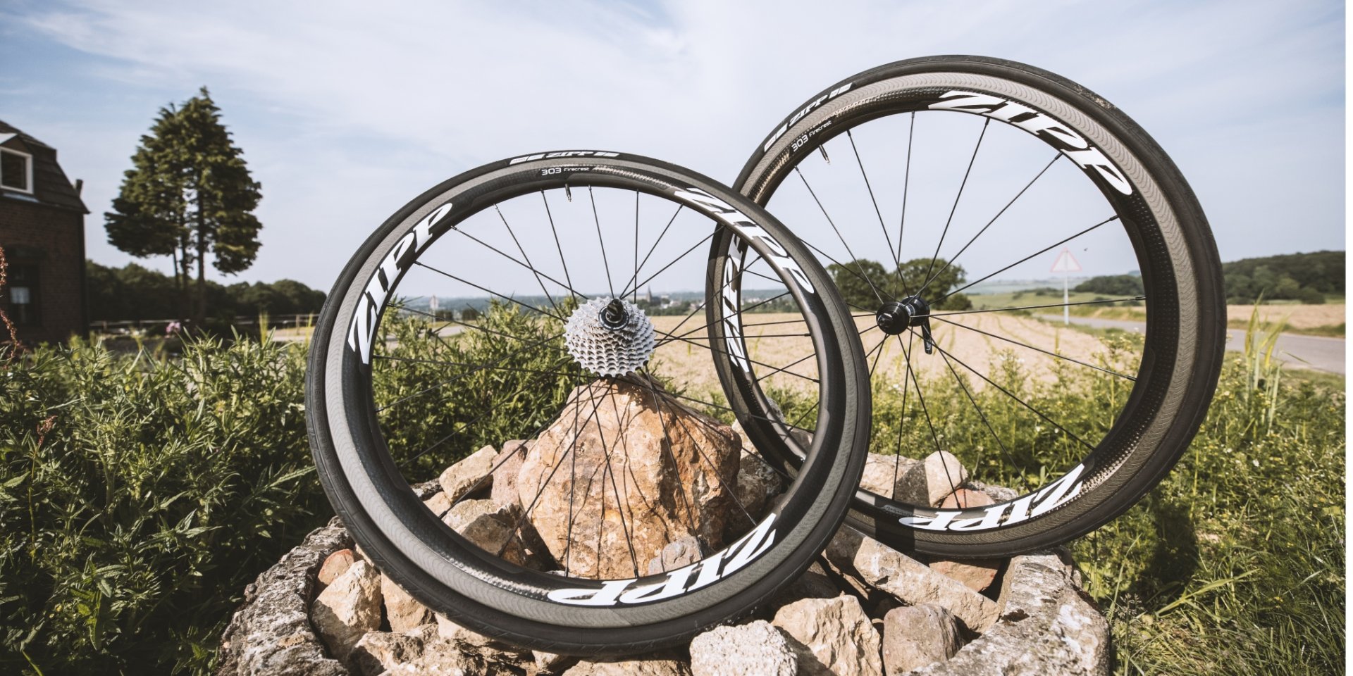 Der neue Zipp 303 Firecrest Carbon Laufradsatz. 