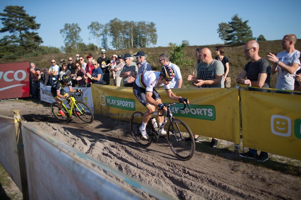 Wout and Lars van der Haar chasing down Mathieu van der Poel.