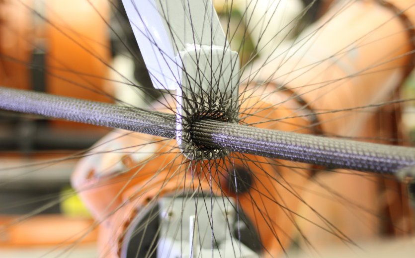 A close up look at the braiding process.