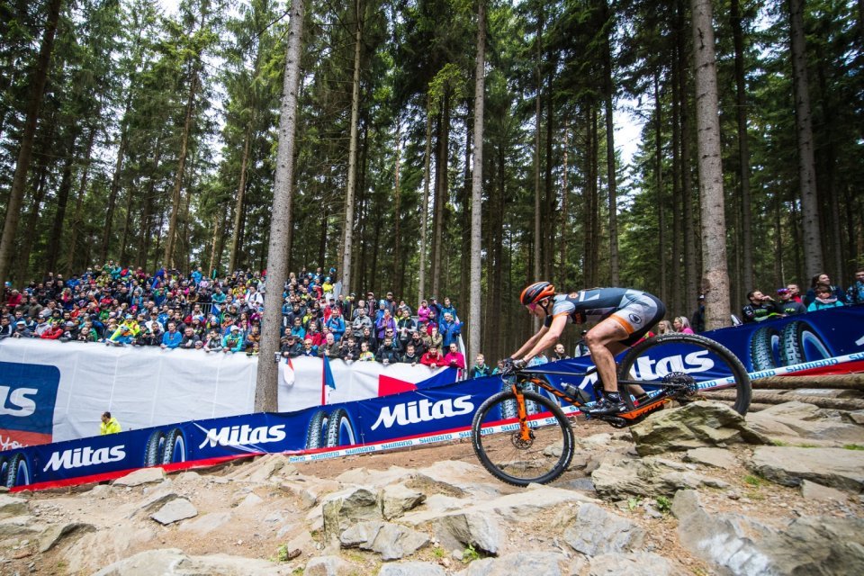 Theresia Schwenk beim Weltcup in Nové Mesto na Morave - Mitas Choice; Mountainbike, Rockgarden