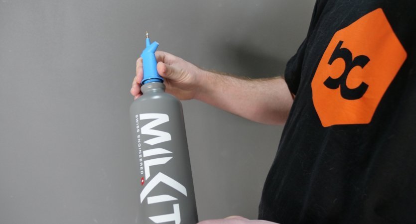 The milKit Tubeless Booster. The perfect way to pump up tubeless tyres without using a compressor/CO2 cartridges.