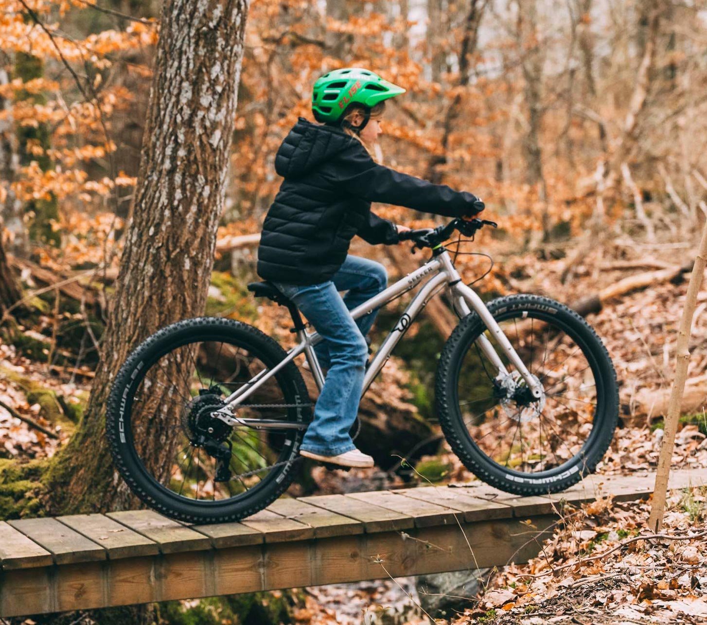 Early Rider Kinder-Mountainbike auf einem Waldtrail – hochwertiges Kinderfahrrad für Abenteuer, Trails und erste MTB-Erlebnisse