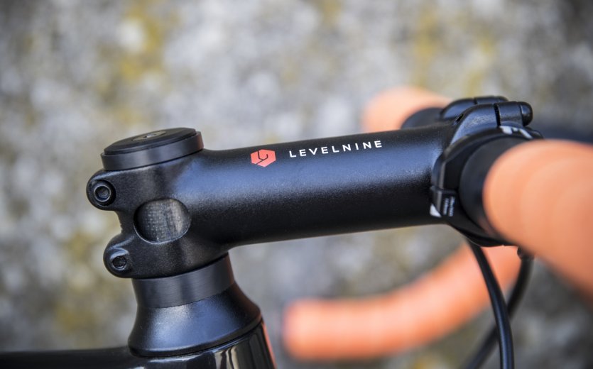 LEVELNINE aluminium stem.