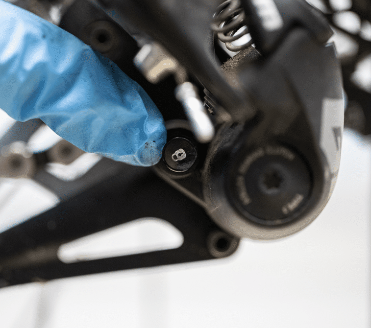 Our mechanic activates the lockout function of a SRAM rear derailleur. 