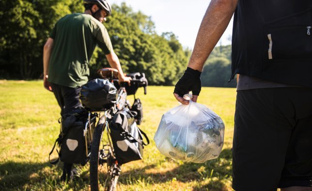 Taking your own rubbish back is not a heroic act, but a matter of course. In addition, taking other people’s rubbish with you that you stumble across definitely affords you some good karma.