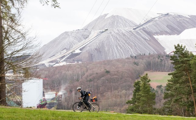 Marcel vor dem beeindruckenden Panorama des Monte Kali.