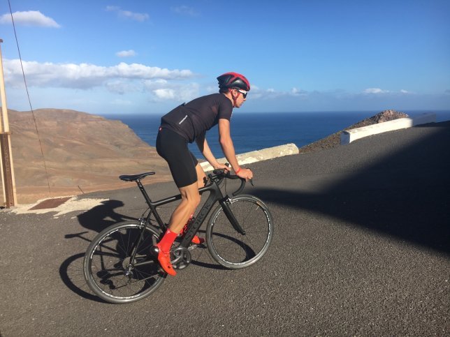 Die Straßen auf Fuerteventura sind neu gemacht und rollen für das Rennrad perfekt