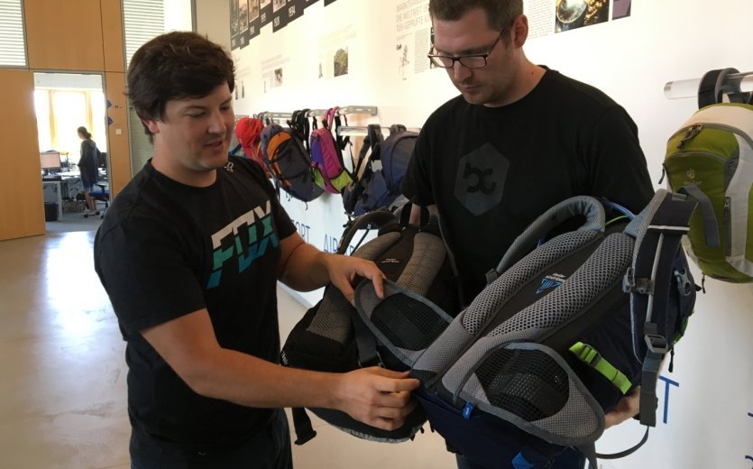 Deuter’s product designer Fabian explains the backpack’s features.