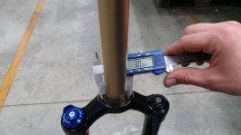 Messung des Durchmessers des Schaftrohres direkt über der Krone