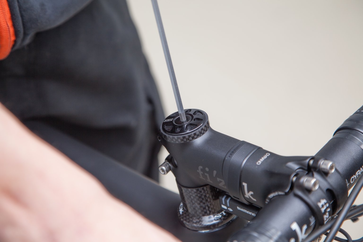 How to adjust headset play