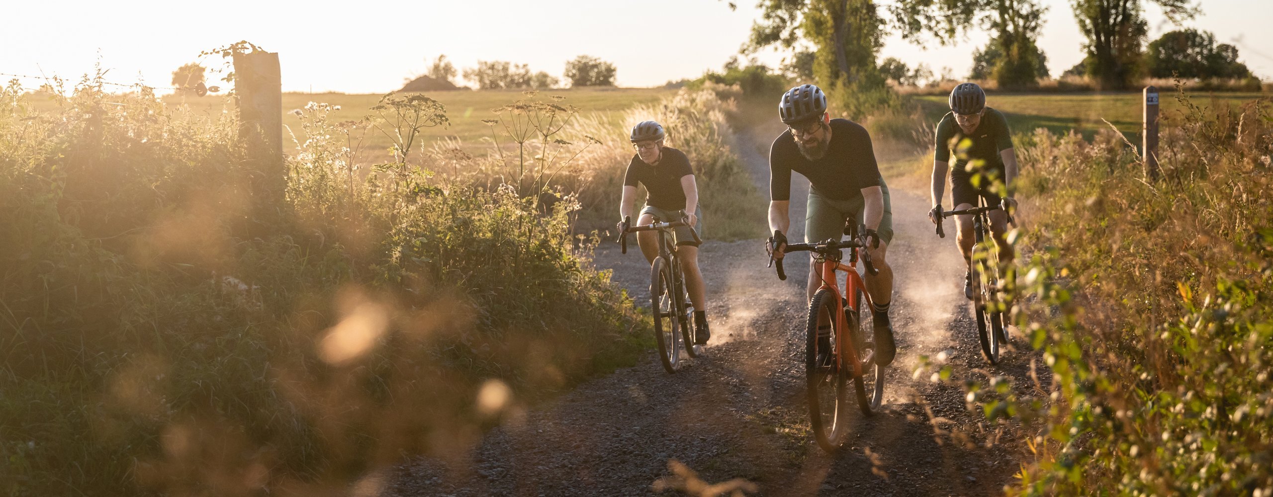 230426_Summer_Style_Gravel_Mood_Desktop_3840x1500.jpg