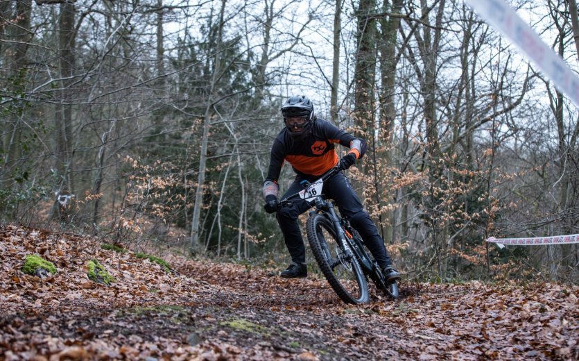 Die bike-components Mitarbeiter beim Superplastik Enduro Cup Rennen in Esneux, Belgien