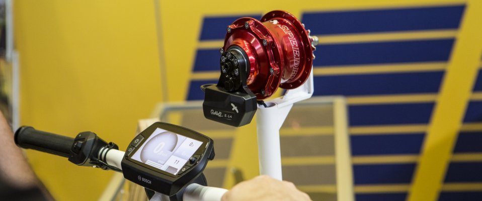 Teamwork: die Rohloff E-14 synchronisiert sich mit dem Bosch E-Bike Motor für intelligentes Schalten.