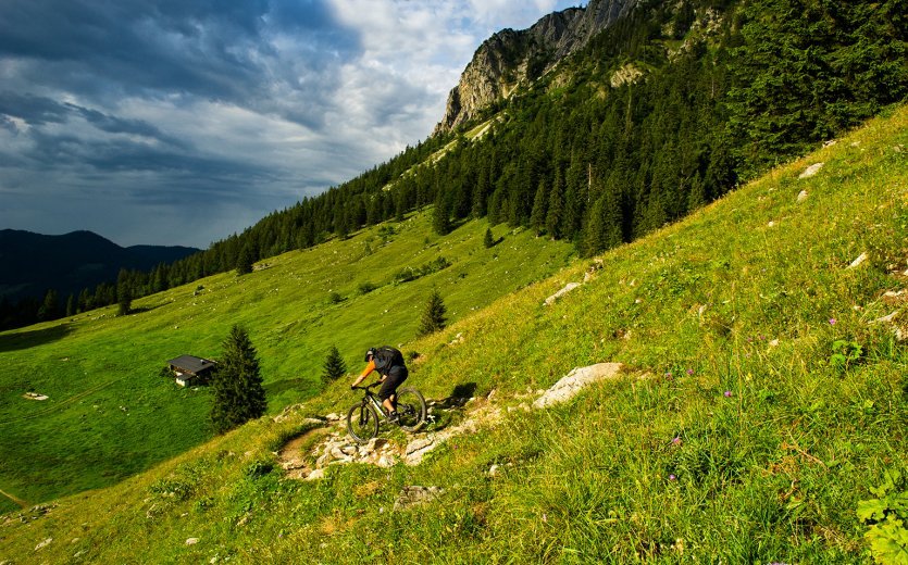 Abendsonne Abfahrt Hütte Transalp