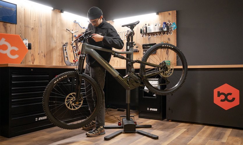 El Feedback Sports Pro E Lift puede levantar bicicletas eléctricas de hasta 45 kg.