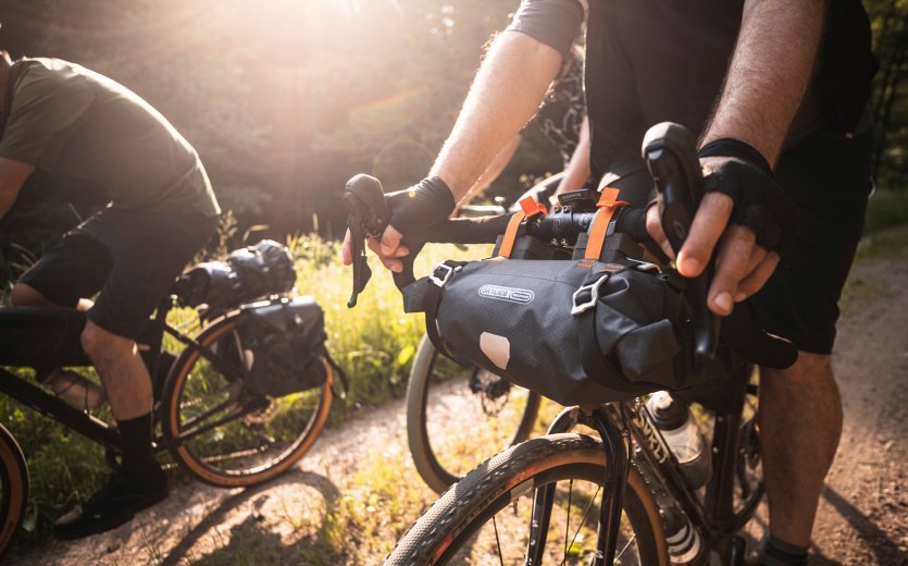 Handlebar bags, or handlebar rolls, are the perfect storage space for light but bulky luggage. Make sure that the bag does not restrict your ability to shift or brake. Foam spacers can help in this case.