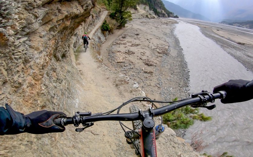 Himalaya Gebirge Biken Flusslauf Flow Biken