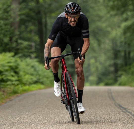 Les sets de roues pour vélo de route doivent être légers, rigides et aérodynamiques.