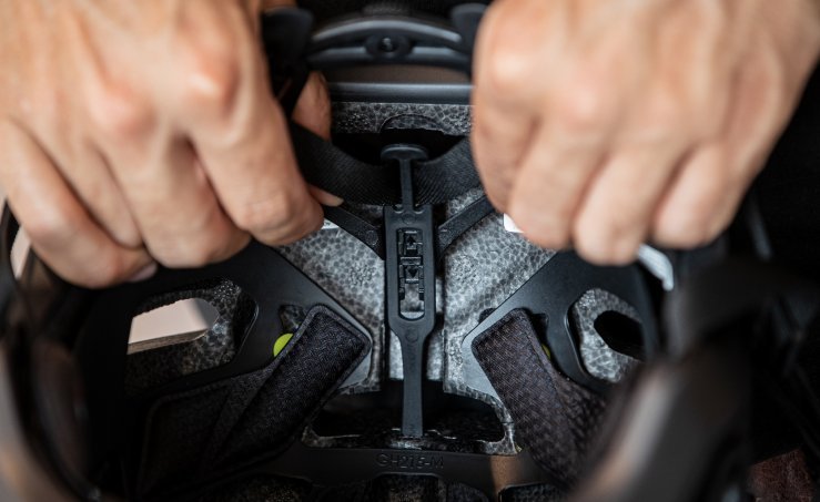 Muchos cascos también se pueden ajustar interiormente para que se adapten perfectamente a tu cabeza.