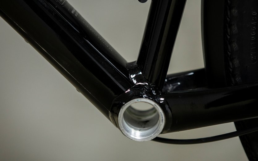 Pictured is the bottom bracket shell of a Specialized Diverge. There is a thread for mounting the bottom bracket.