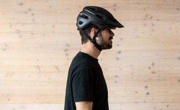 Positionnement incorrect : Le casque est trop bas sur ta tête.
