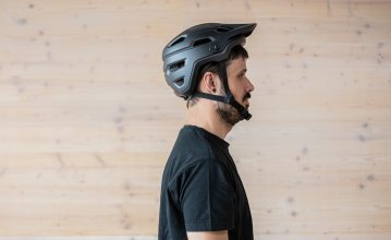 Positionnement incorrect : Le casque est trop haut sur ta tête.