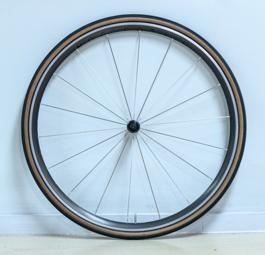 Radial laced wheel: the spoke is the shortest connection between hub and rim.