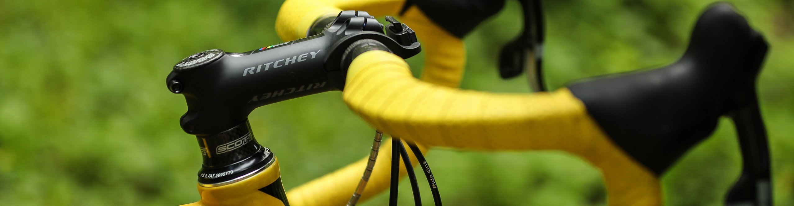 Ritchey Fahrradteile schwarzer Vorbau am Rad montiert mit Rennlenker und leuchtend gelbem Lenkerband