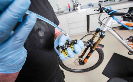 How To: Befüllen und Entlüften einer... | bike-components