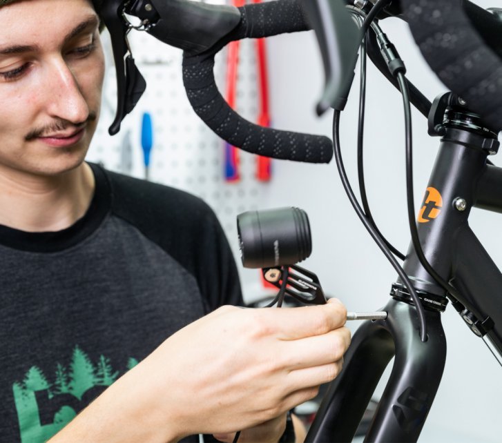Éclairage avant avec interrupteur pour dynamo de moyeu Axa Pico 30